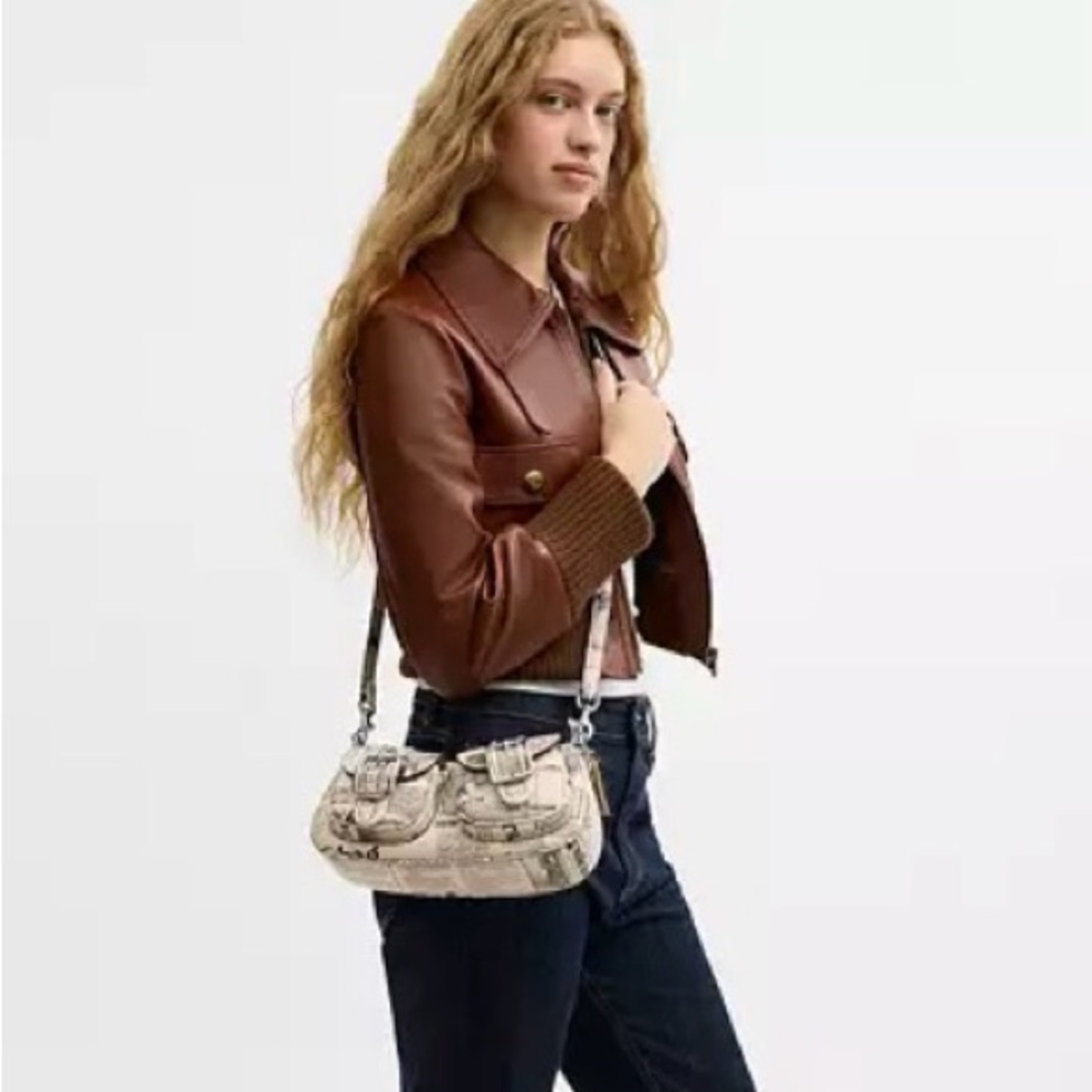 Brand New Coach Newspaper Print Shoulder Bag - Picture 13 of 16